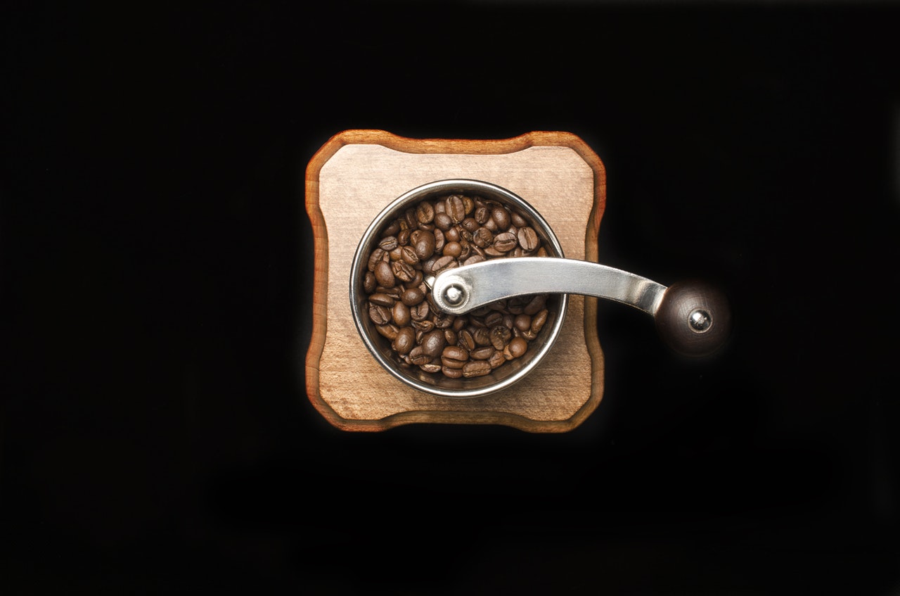 Best Manual Coffee Grinders – Reviews & Buyer’s Guide 2022